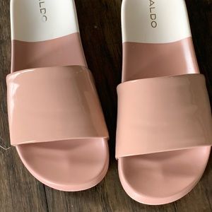 Womens Aldo two tone slides.